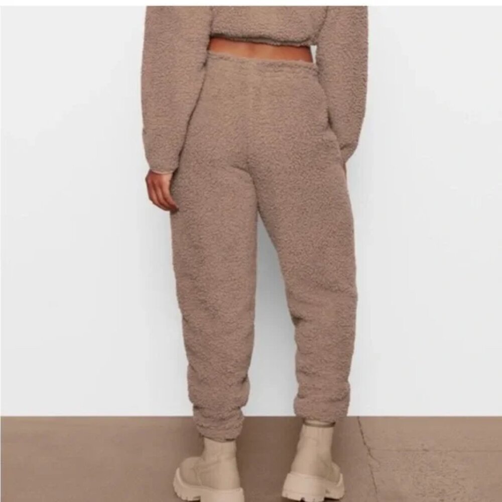 SKIMS Sherpa Jogger - Desert - S - Picture 4 of 4